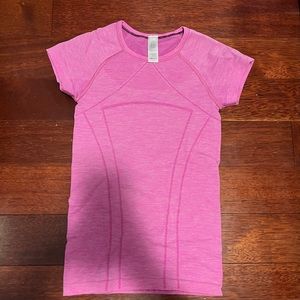 Pink ivivva short sleeve tee shirt